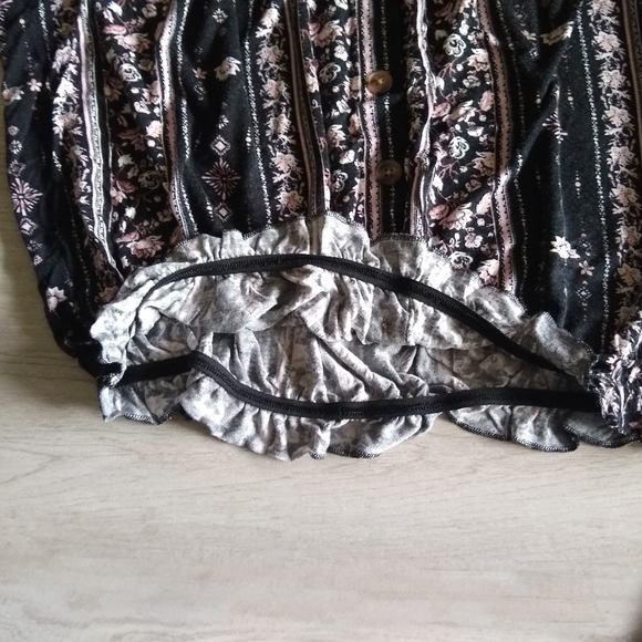 Mudd Crop Top Cap Sleeve Floral Stripe Black Pink White Scoop Neck Large - Picture 7 of 11